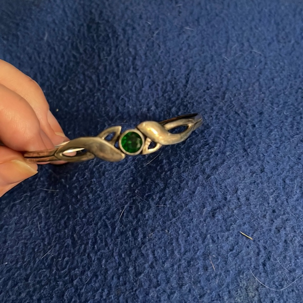 Sterling bangle with brilliant green stone - Picture 1 of 3